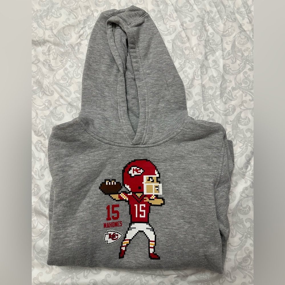 Outerstuff Kansas City Chiefs Mahomes Gray Hoodie Youth XL or Small Men.